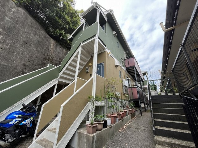 福石グリーンコートのエントランス
