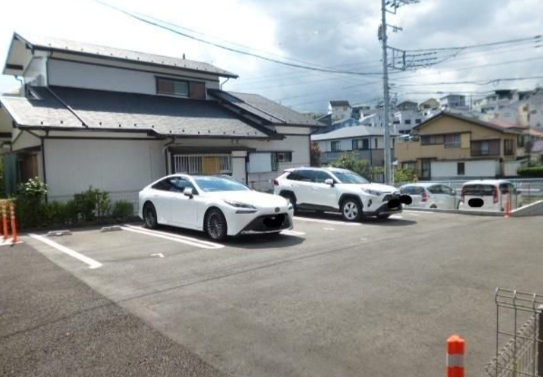 エルメゾン南栗原の駐車場