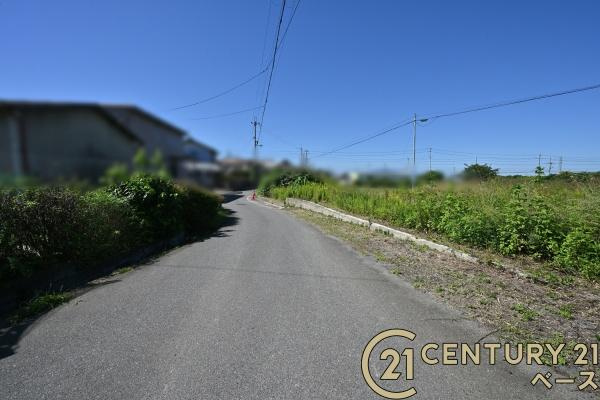 天理市櫟本町の売地の前面道路含む現地写真