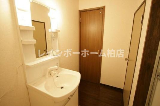 特典：仲介手数料が50％OFFです‼の洗面所|脱衣スペースもあります