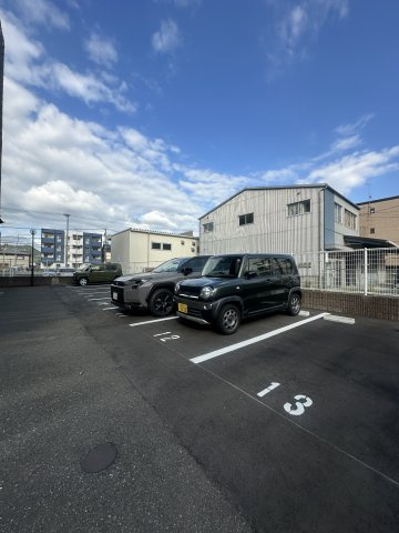 カラコレスⅢの駐車場