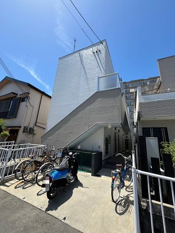 尼崎市三反田町２丁目のアパートの外観