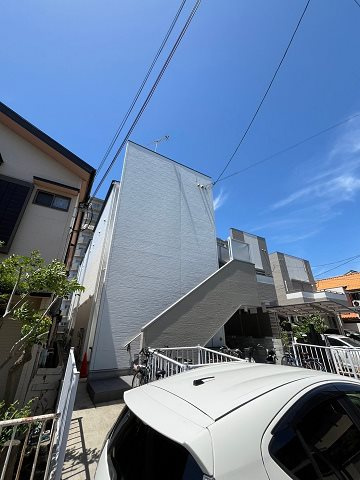 尼崎市三反田町２丁目のアパートの外観