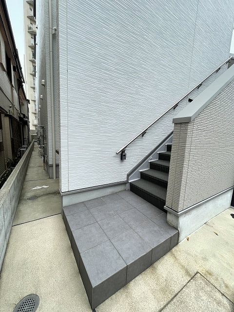 尼崎市三反田町２丁目のアパートの外観