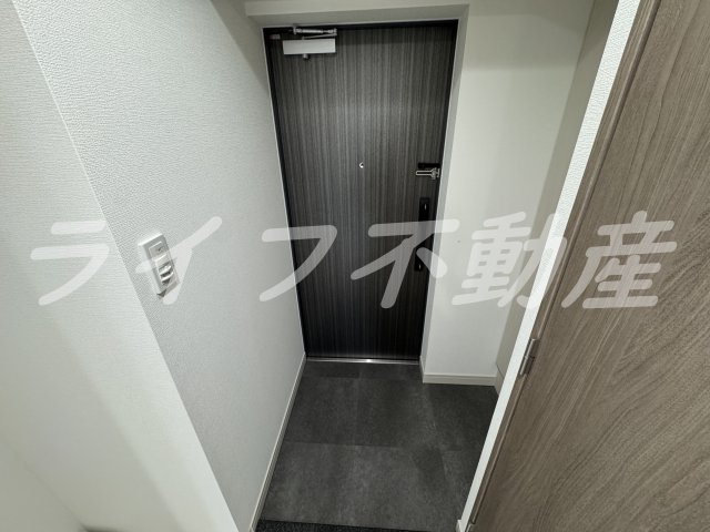 アドバンス大阪メルディアの玄関|明るい玄関です