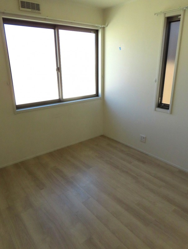 東越谷５丁目戸建|2F右洋室