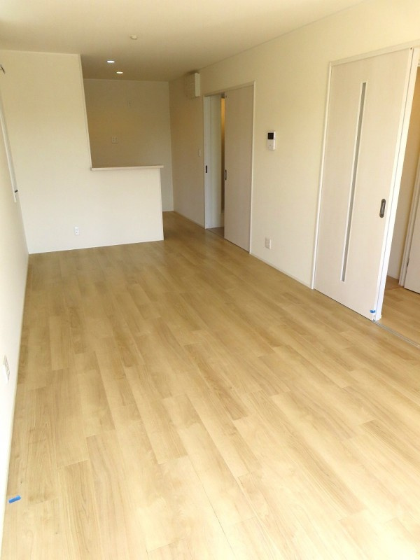 東越谷５丁目戸建の居間・リビング|ゆったりとしたリビングです