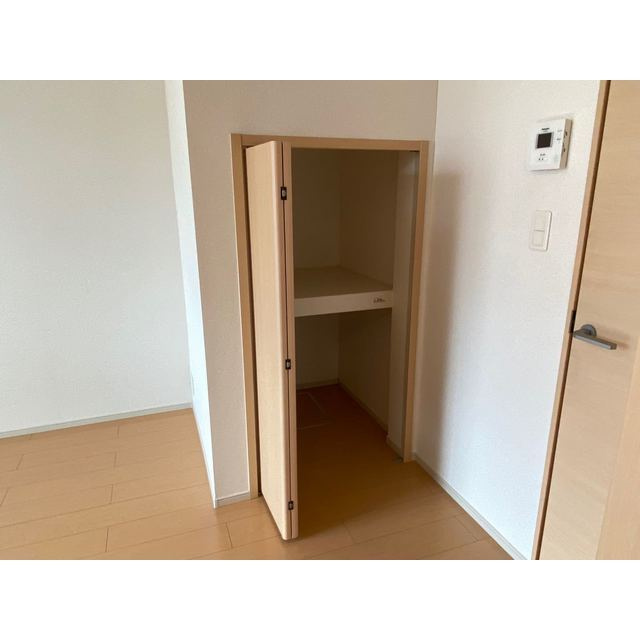 グランデ・ヒルズの内装|明るい室内です