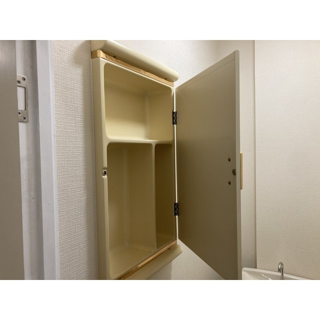 エスポワール小林の洗面所|明るい洗面所です