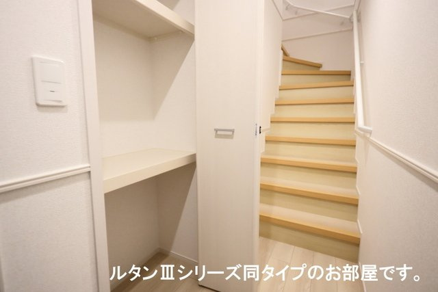 フォンドの収納|大きなものも収納できそうです