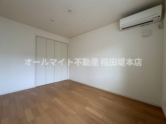 川崎市麻生区栗平２丁目のアパートの洋室