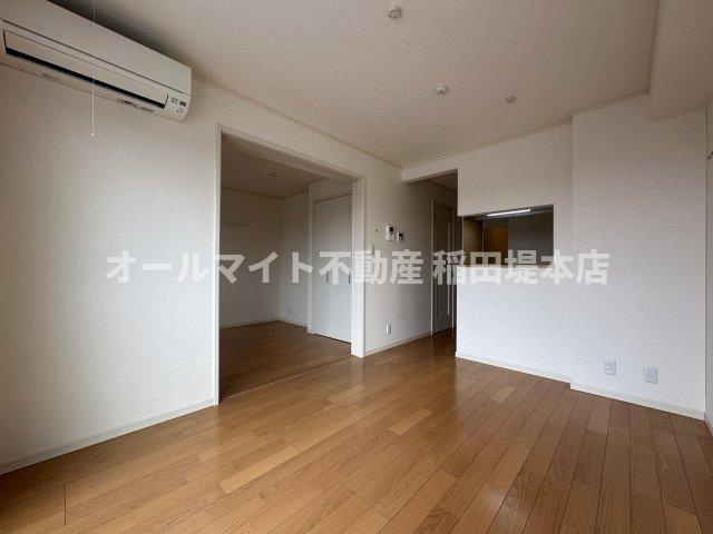川崎市麻生区栗平２丁目のアパートの居間・リビング