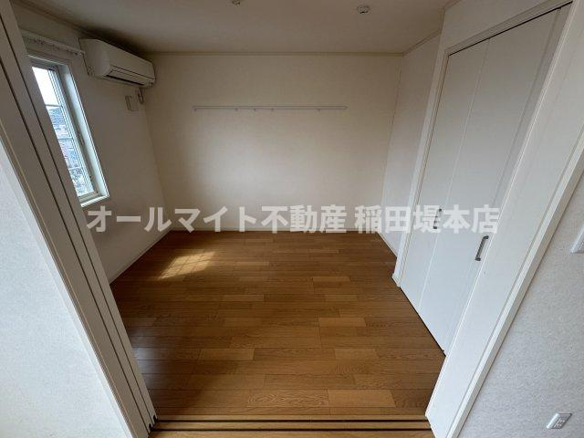 川崎市麻生区栗平２丁目のアパートの寝室