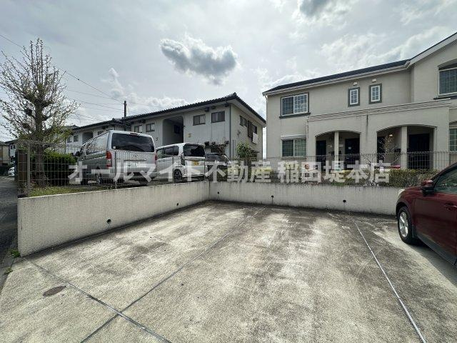 川崎市麻生区栗平２丁目のアパートの駐車場