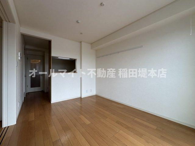 川崎市麻生区栗平２丁目のアパートの居間・リビング