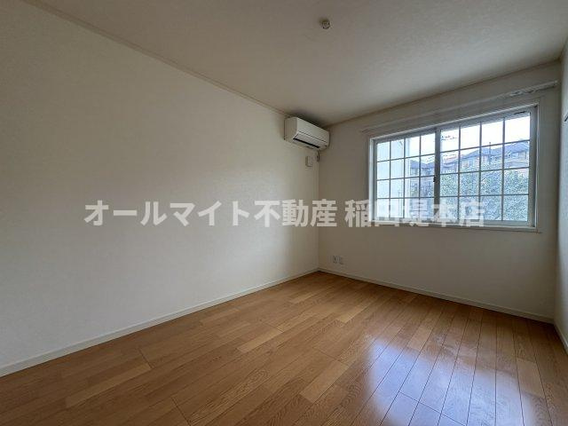川崎市麻生区栗平２丁目のアパートの寝室