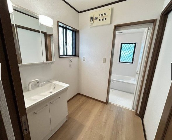 【中古】伊勢崎市連取町　４LDKの独立洗面台