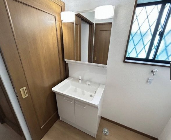 【中古】伊勢崎市連取町　４LDKの独立洗面台