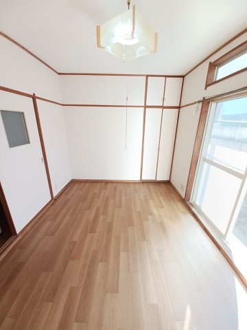 あるゾウパレス若松町の洋室|明るい洋室です