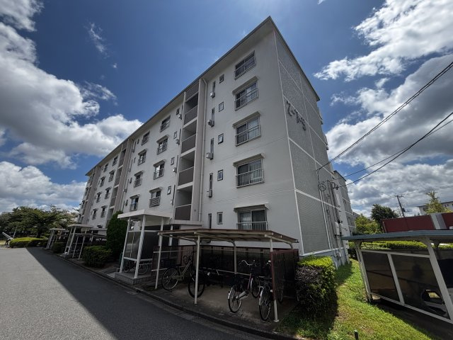緑に囲まれた陽当り良好の住環境！