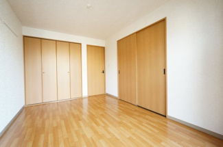 【洋室】 | wood villageⅡ | ※同物件、反転タイプの写真になります。