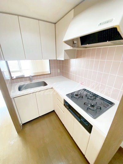 藤沢市片瀬海岸１丁目の賃貸マンションのキッチン