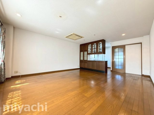 佐古八番町戸建の居間・リビング