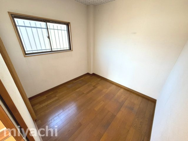 佐古八番町戸建の洋室