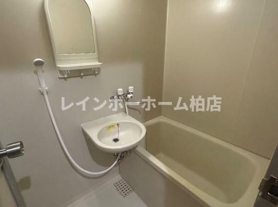 特典：仲介手数料が無料です!!の浴室