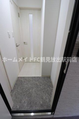 大阪市鶴見区茨田大宮４丁目のアパートの玄関
