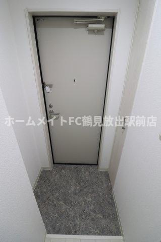 大阪市鶴見区茨田大宮４丁目のアパートの玄関