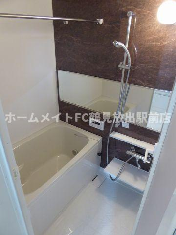 大阪市城東区諏訪１丁目のアパートの浴室