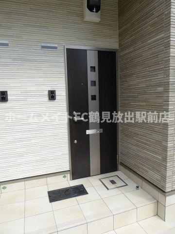 大阪市城東区諏訪１丁目のアパートのエントランス