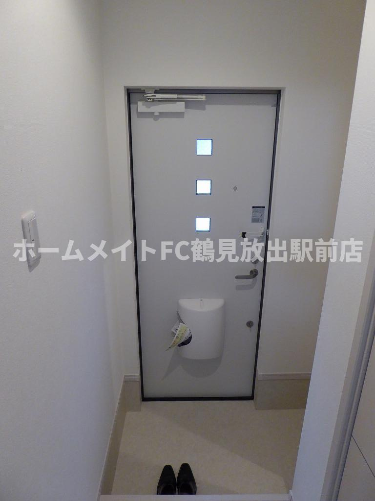 大阪市城東区諏訪１丁目のアパートの玄関