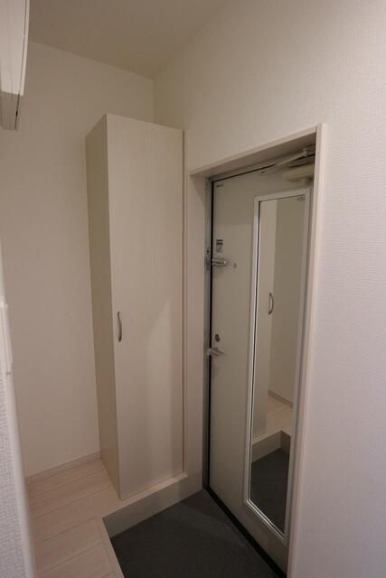 フォンティーナ本千葉の玄関
