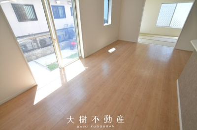 【居間・リビング】 | 綾瀬市大上4丁目　中古戸建て【仲介手数料無料】
