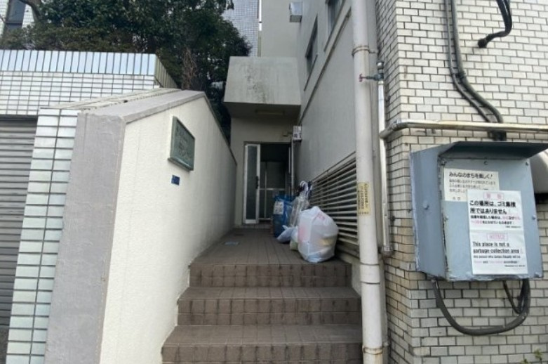 シャトーサンケイのエントランス