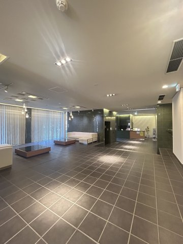 クロスレジデンス大阪新町のロビー