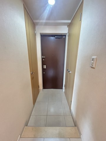 クロスレジデンス大阪新町の玄関