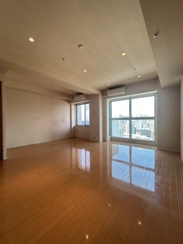 クロスレジデンス大阪新町の居間・リビング