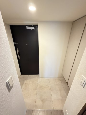 コンフォリア・リヴ南森町Qの玄関