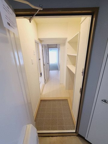 UR武庫川 12号棟の玄関