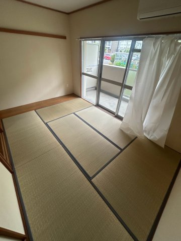 URサンラフレ鳴尾北　11号棟の寝室