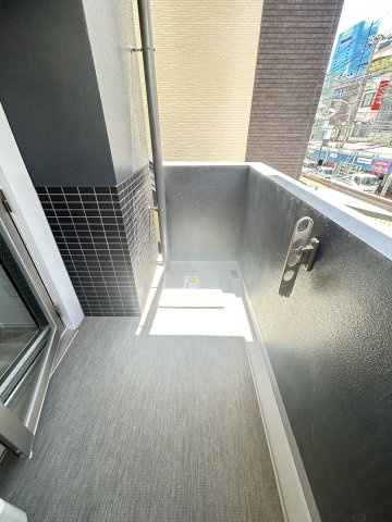 セレニテ西元町アリエのバルコニー