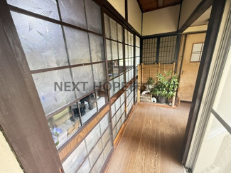 【内装】 | 洲本市納中古平屋戸建　 | 廊下から各居室へ移動できます！旅館のような雰囲気です♪※居住中の為、事前にご連絡いただければご案内がスムーズです。