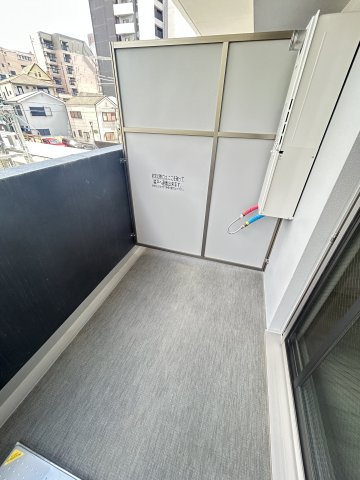 セレニテ西元町アリエのバルコニー