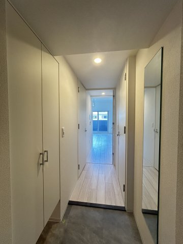 セレニテ西元町アリエの玄関