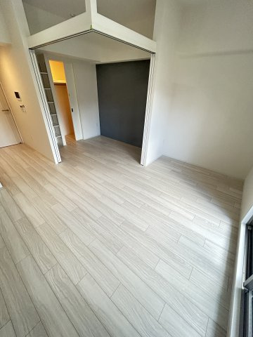 セレニテ西元町アリエの居間・リビング
