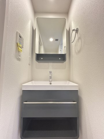 セレニテ西元町アリエの洗面所