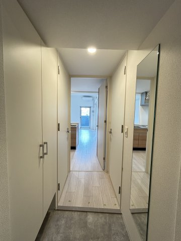 セレニテ西元町アリエの玄関